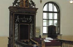 Aron ha-Kedesz all'interno della sinagoga-ricostruzione